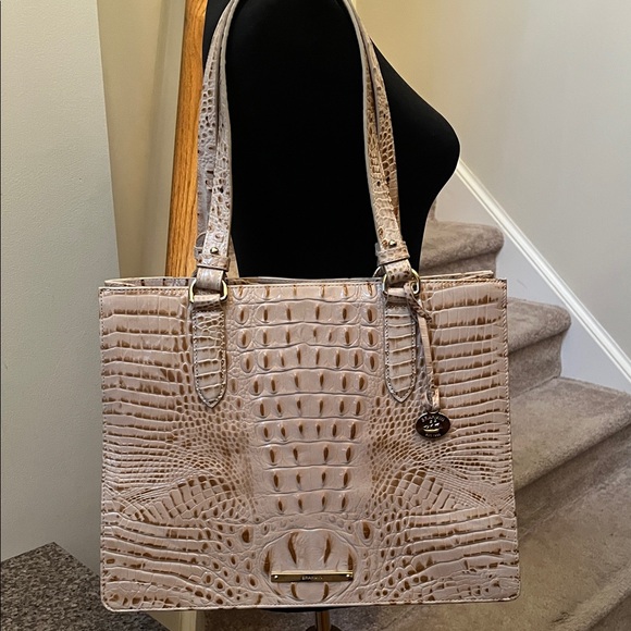 Pristine!  Brahmin tote  bag. - Picture 7 of 7